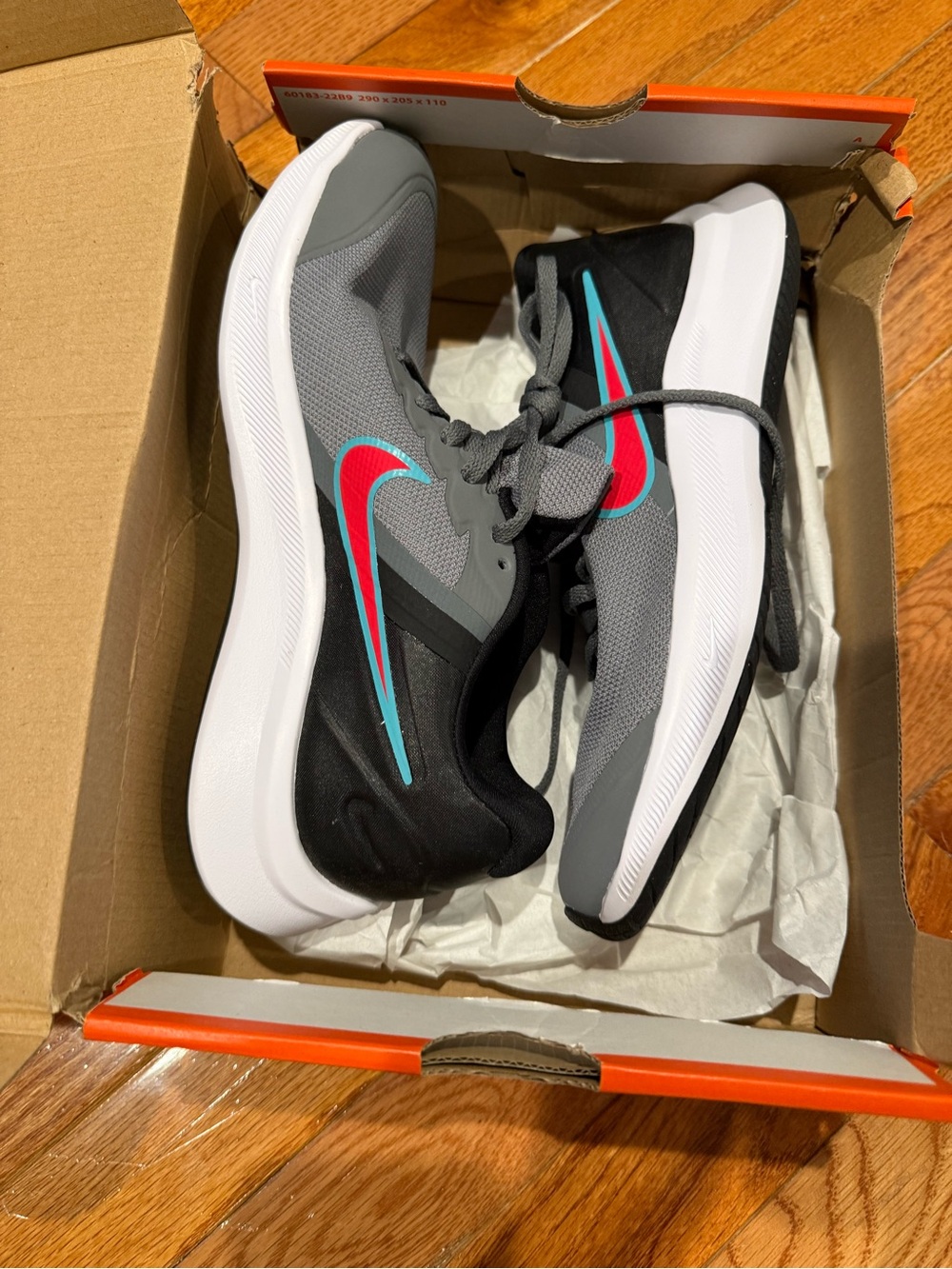 Nike Unisex-Child Star Runner 3 (GS) Sneaker  Size 5.5 Youth. New.